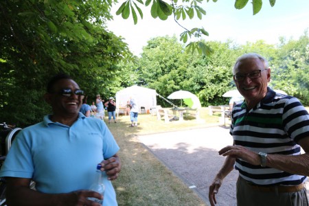 Glada pågar! Vinnaren till höger! GRATTIS!